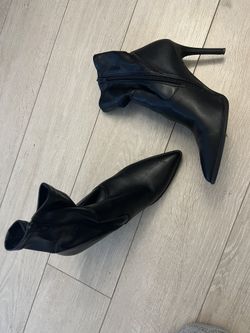 Black Shoes 