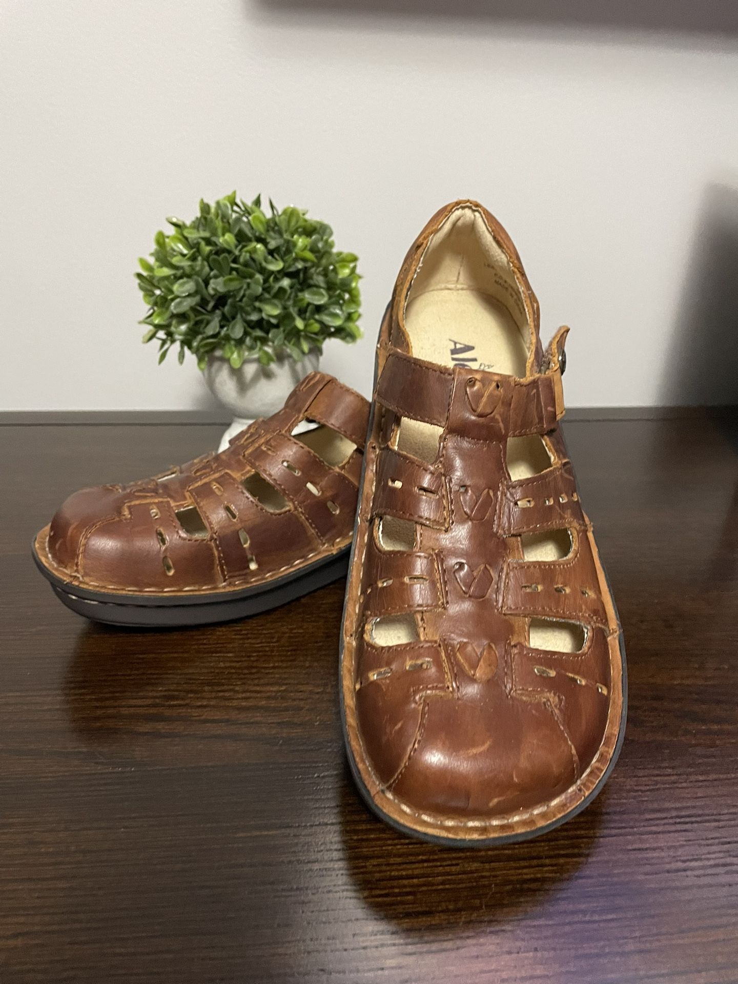 Algeria Women’s Leather Shoes