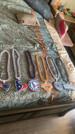 Sports team necklaces | Read description