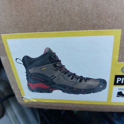 KEEN- WORK/HIKING BOOTS