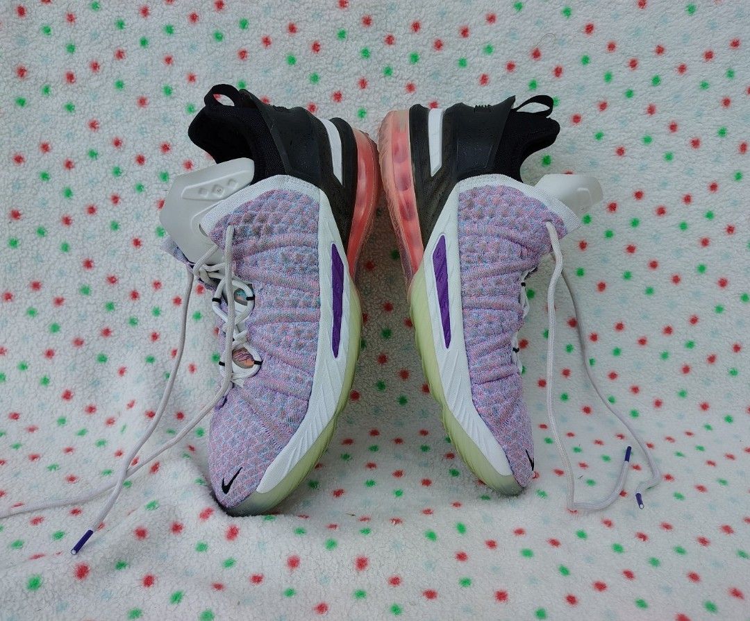 Nike LeBron 18 Graffiti Purple Muti-Color Big Kids Performance 7Y WMS 8.5