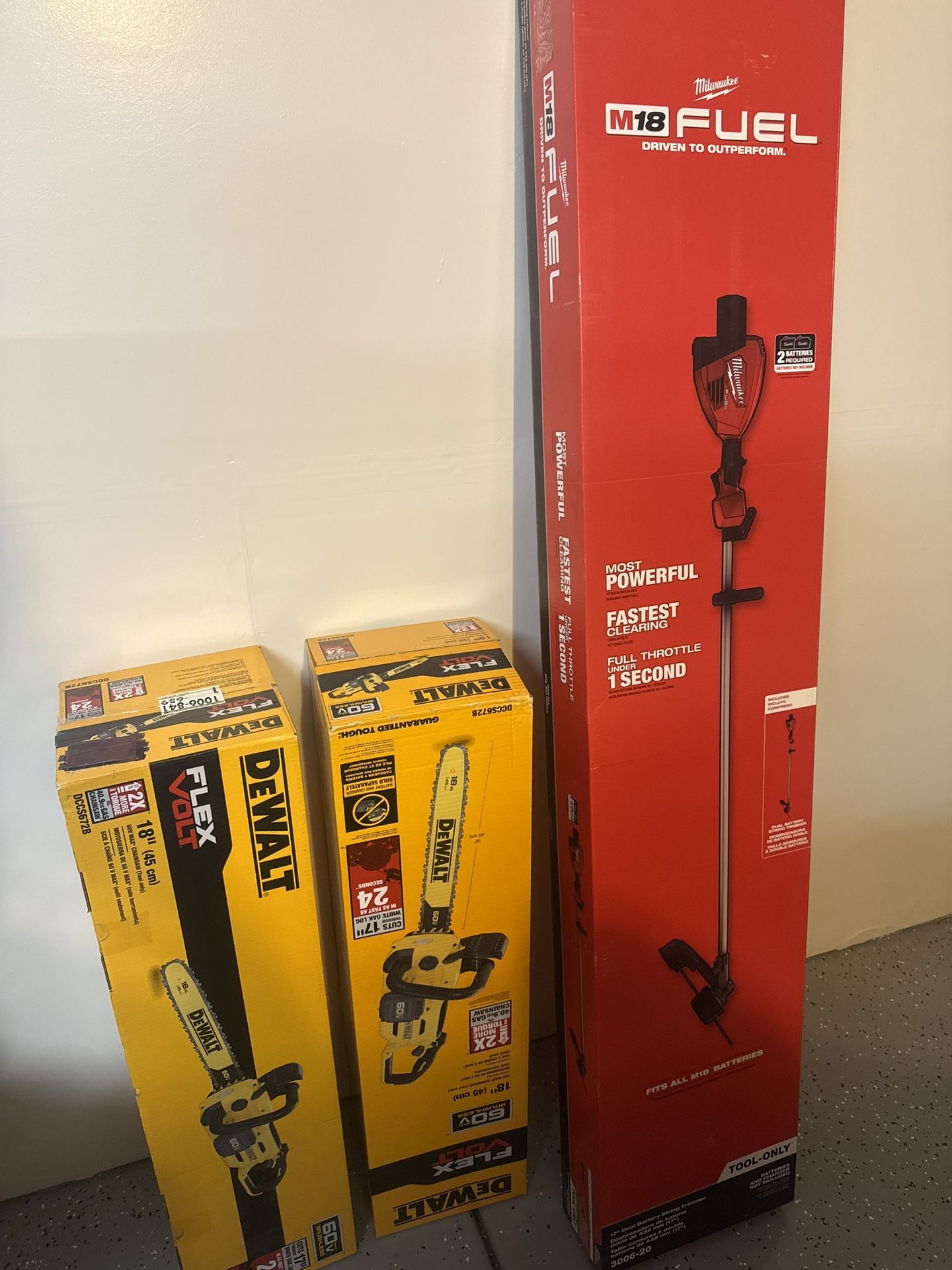 FLEXVOLT 60V MAX 18in. Brushless Cordless Battery Powered Chainsaw