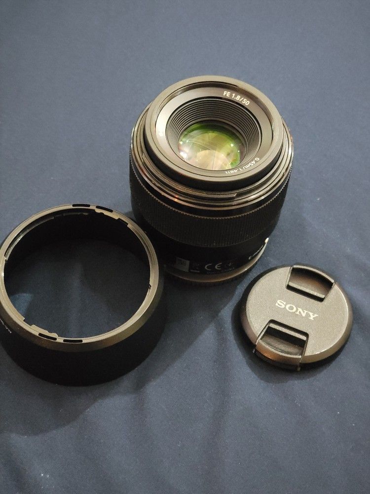 Sony FE 50mm F1.8
- Full Frame lens