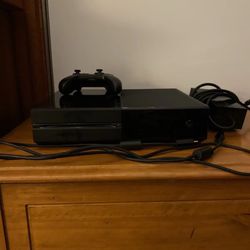 Xbox One With Controller 500 Gb
