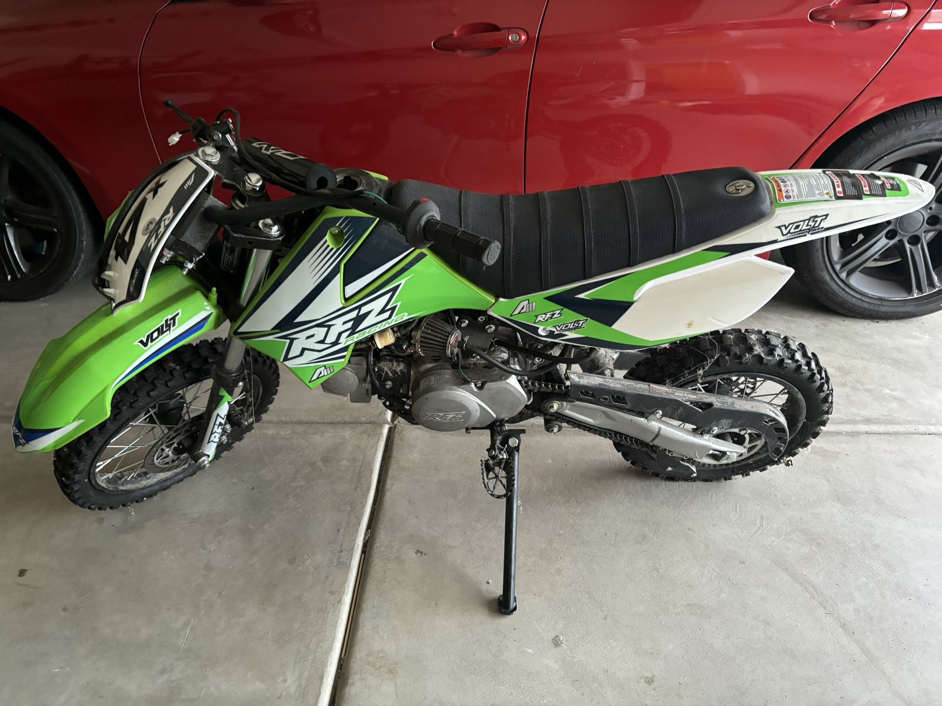 Apollo DB-X4 Semi-Automatic Dirt Bike