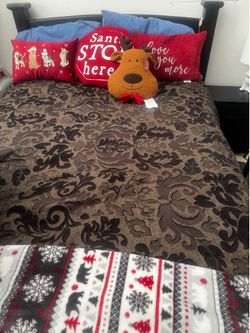 Full Size bed