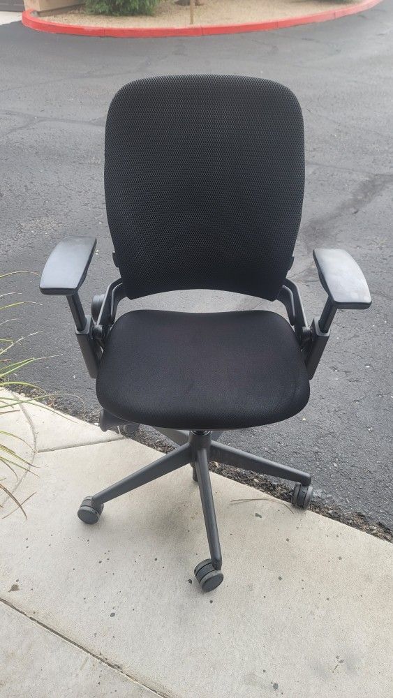Steelcase Leap V2 Office Desk Gaming Chairs
