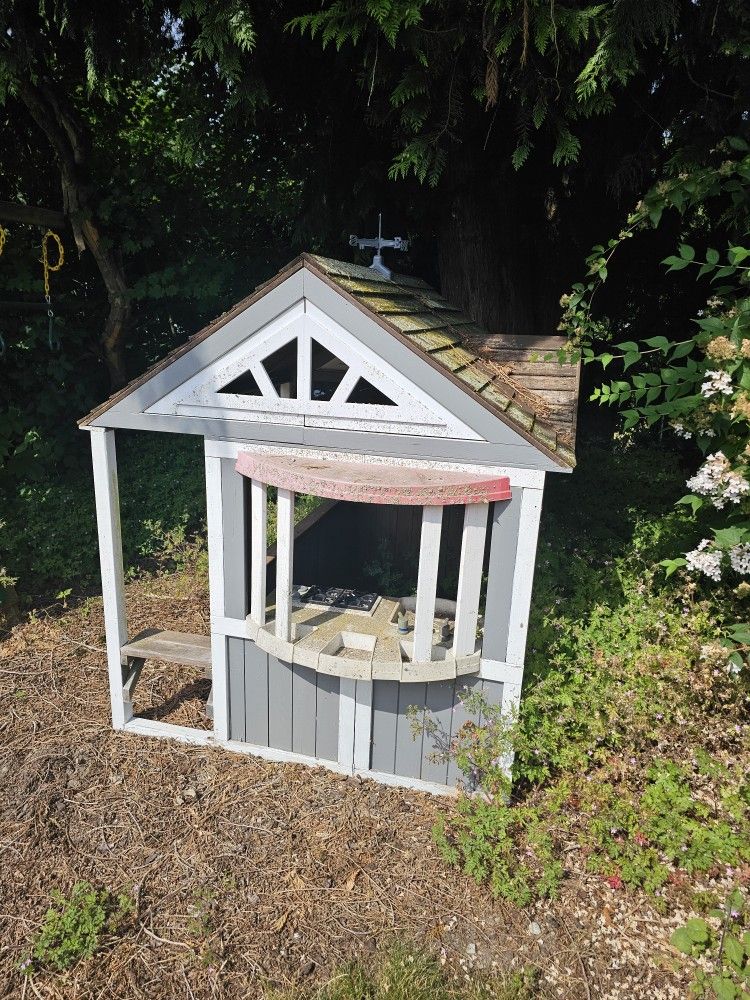 FREE KIDS PLAYHOUSE