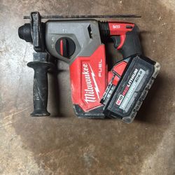 Milwaukee Hammer Drill With Battery 