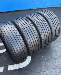 235 45 18 Michelín I'm selling this set of tires with 80% life left on all 4