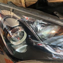 2015 Génesis Coupé Pasenger Side HID Headligth