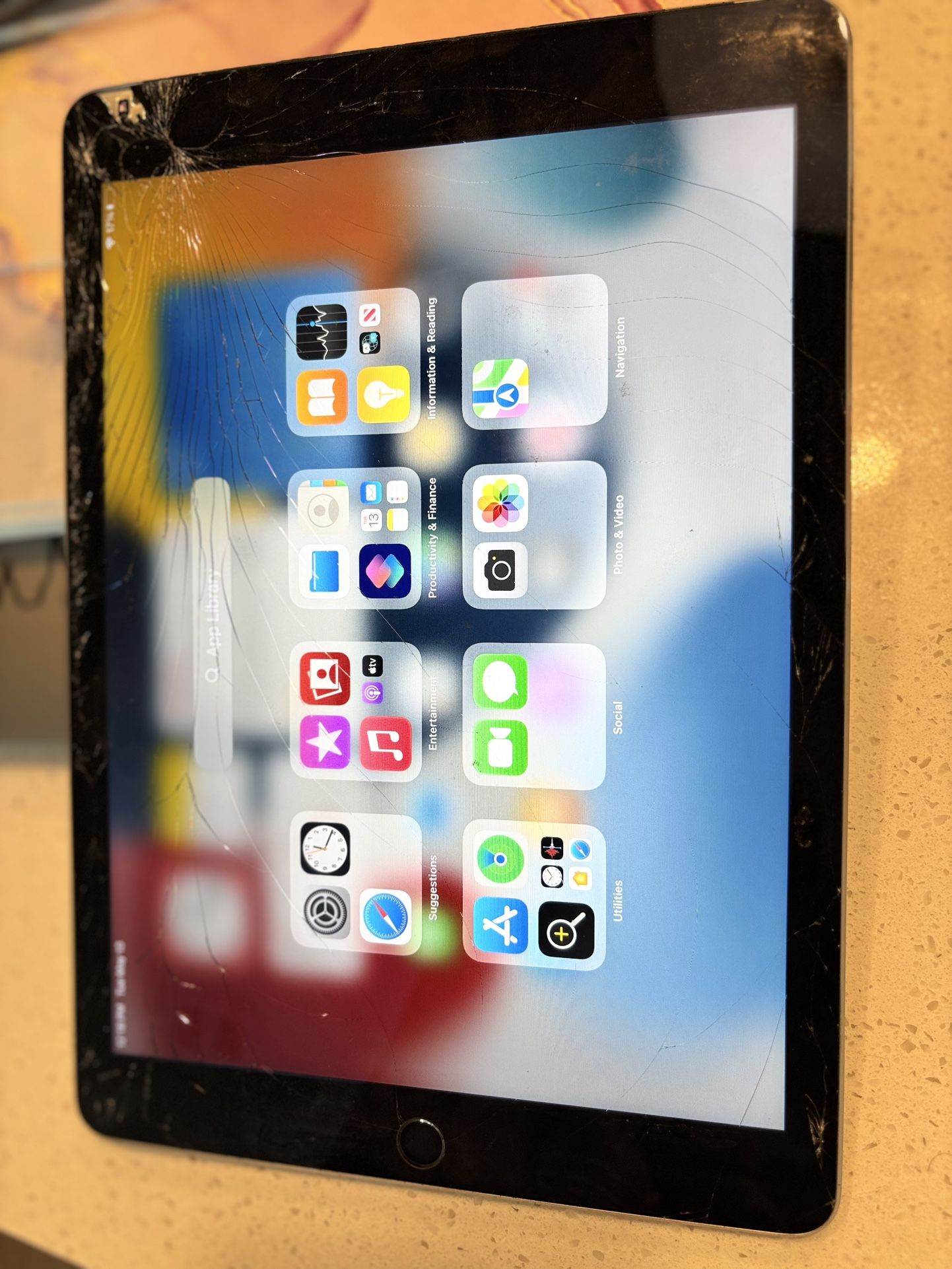 iPAD AIR 2 (Works Perfectly)