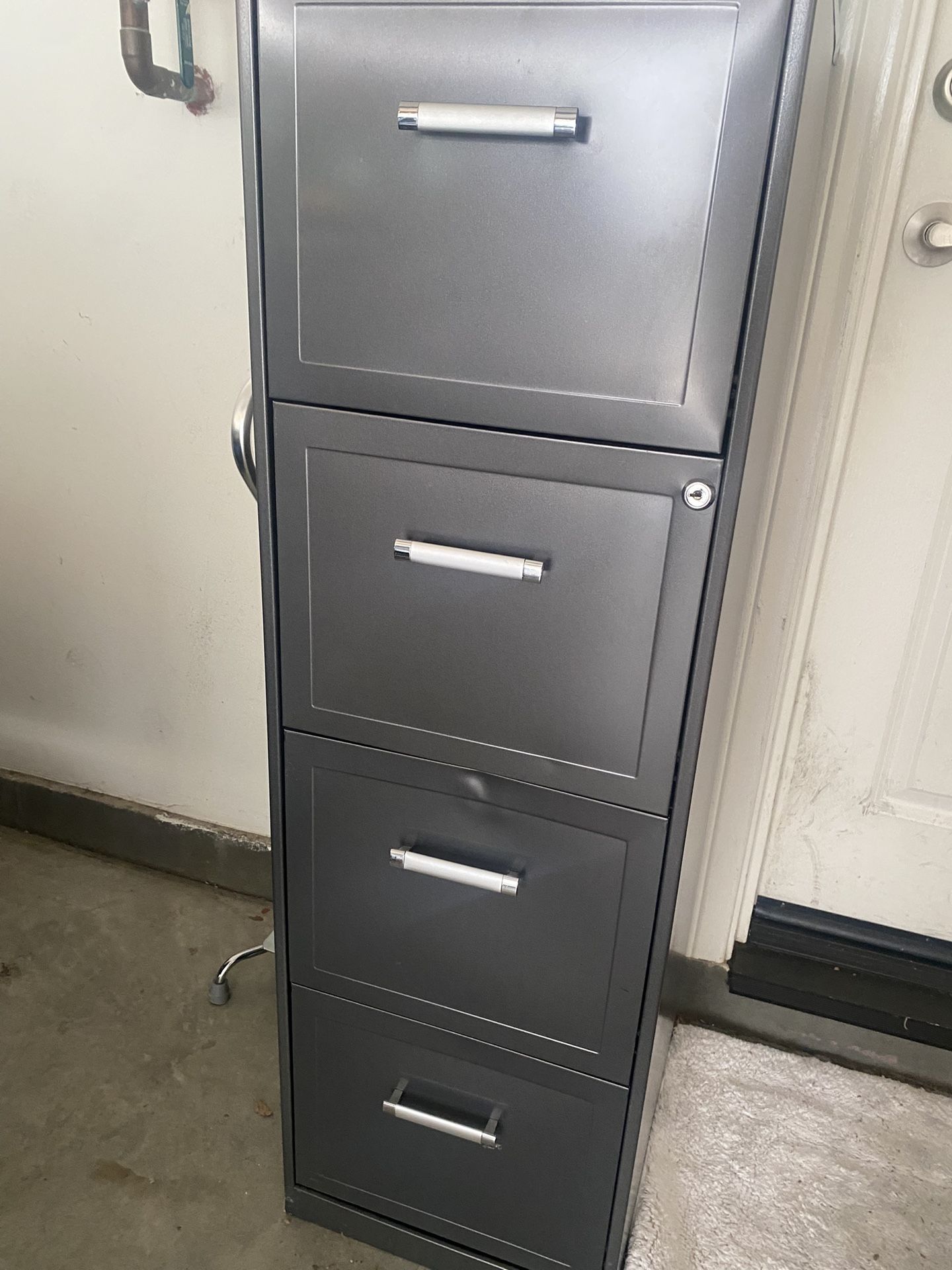 4 Drawer File Cabinet 