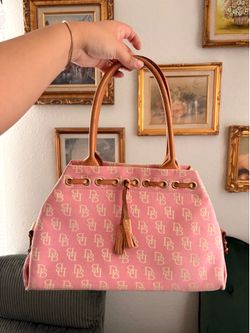 Dooney & Bourke pink purse 👛