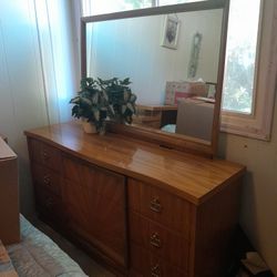 Mid-century Modern 9 Drawer Dresser