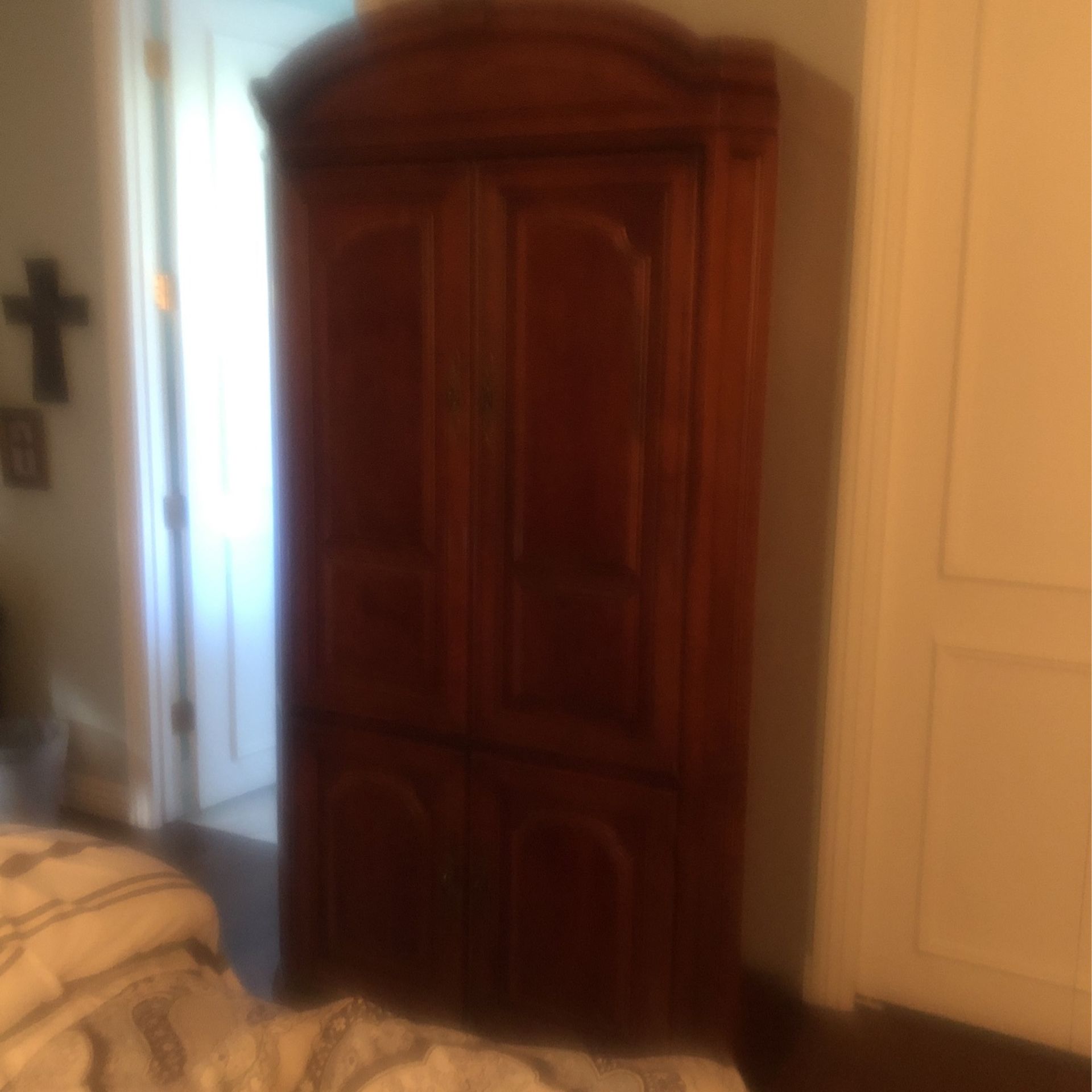 Armoire Cabenit For Tv Or Storage Like New! Includes Tv!