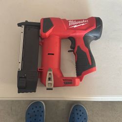 Milwaukee M12 23 ga pin nailer