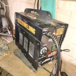 CHICAGO ELECTRIC FLUX 125 WELDER