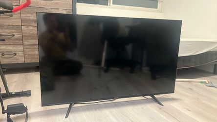 4K LED 50” Hisense Flat Screen  Smart TV with Stand
