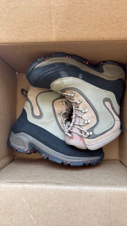 Colombia Woman mountain/ snow boots Size 7
