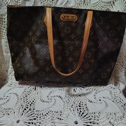 Authentic Louie Vuitton Bag with Paperwork