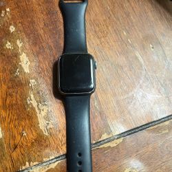 Apple Watch Series 4 GPS, 40mm and Charger