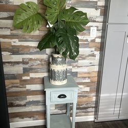 Nightstand/plant stand