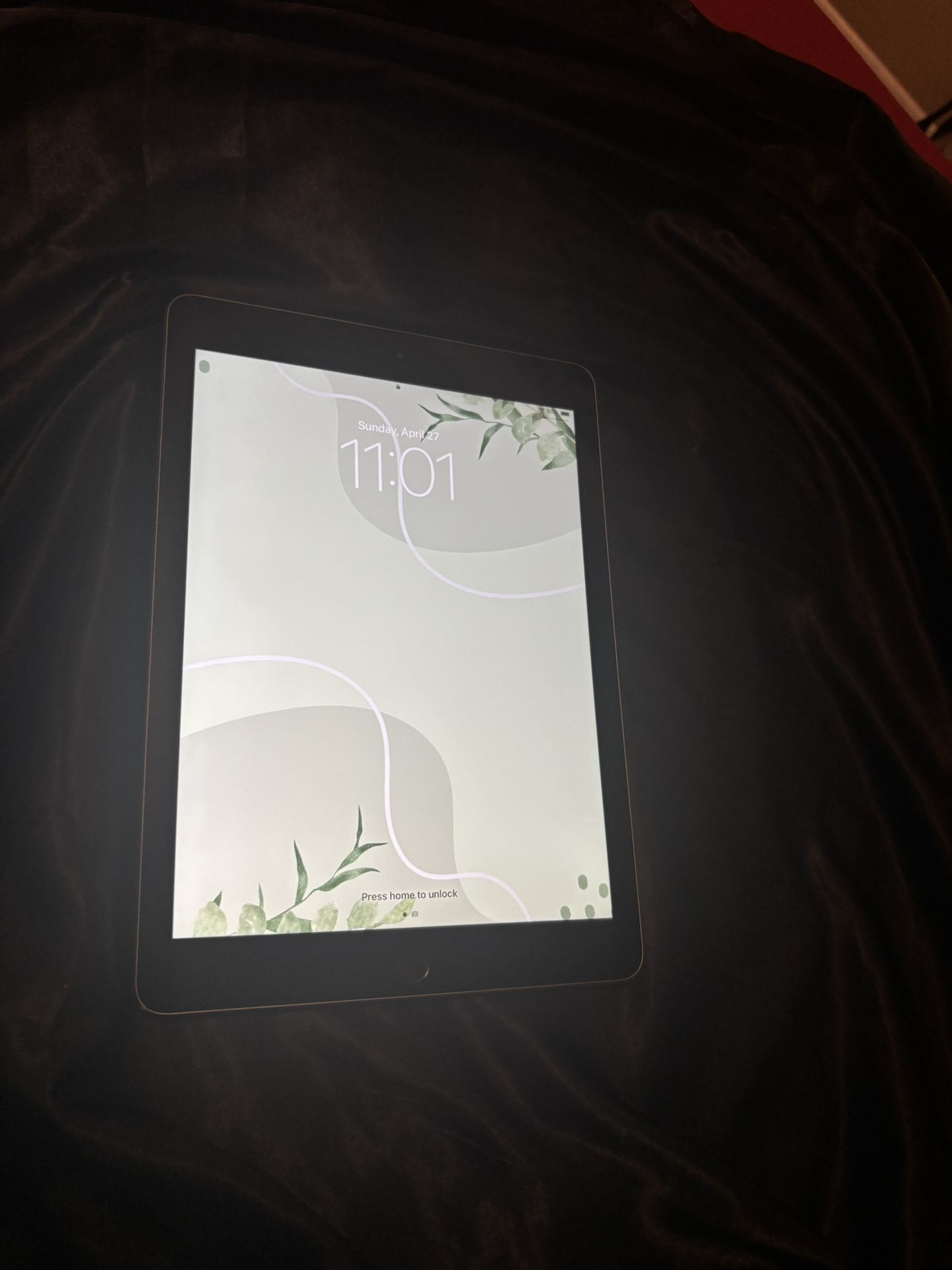 Apple iPad 9.7” (2018, Wi-Fi, 32GB) - Space Gray - Great Condition