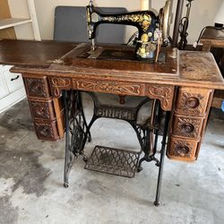 1904 SINGER SEWING MACHINE 