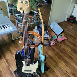 Fender.... Starcaster Bass