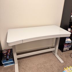 Adjustable standing desk