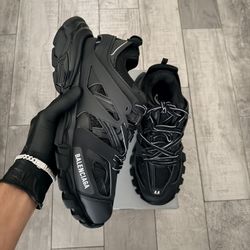 Balenci Tracks Size 9