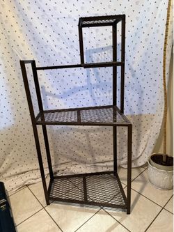 Metal plant stand