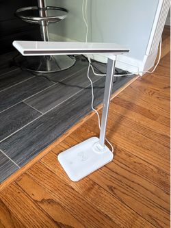Desk lamp/phone charger