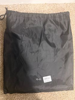 Size 10 Yeezy slides (they run small)