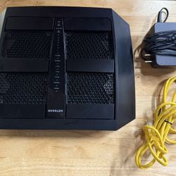 Netgear Nighthawk Wi-Fi Router – 6 Antennas, Reliable Performance