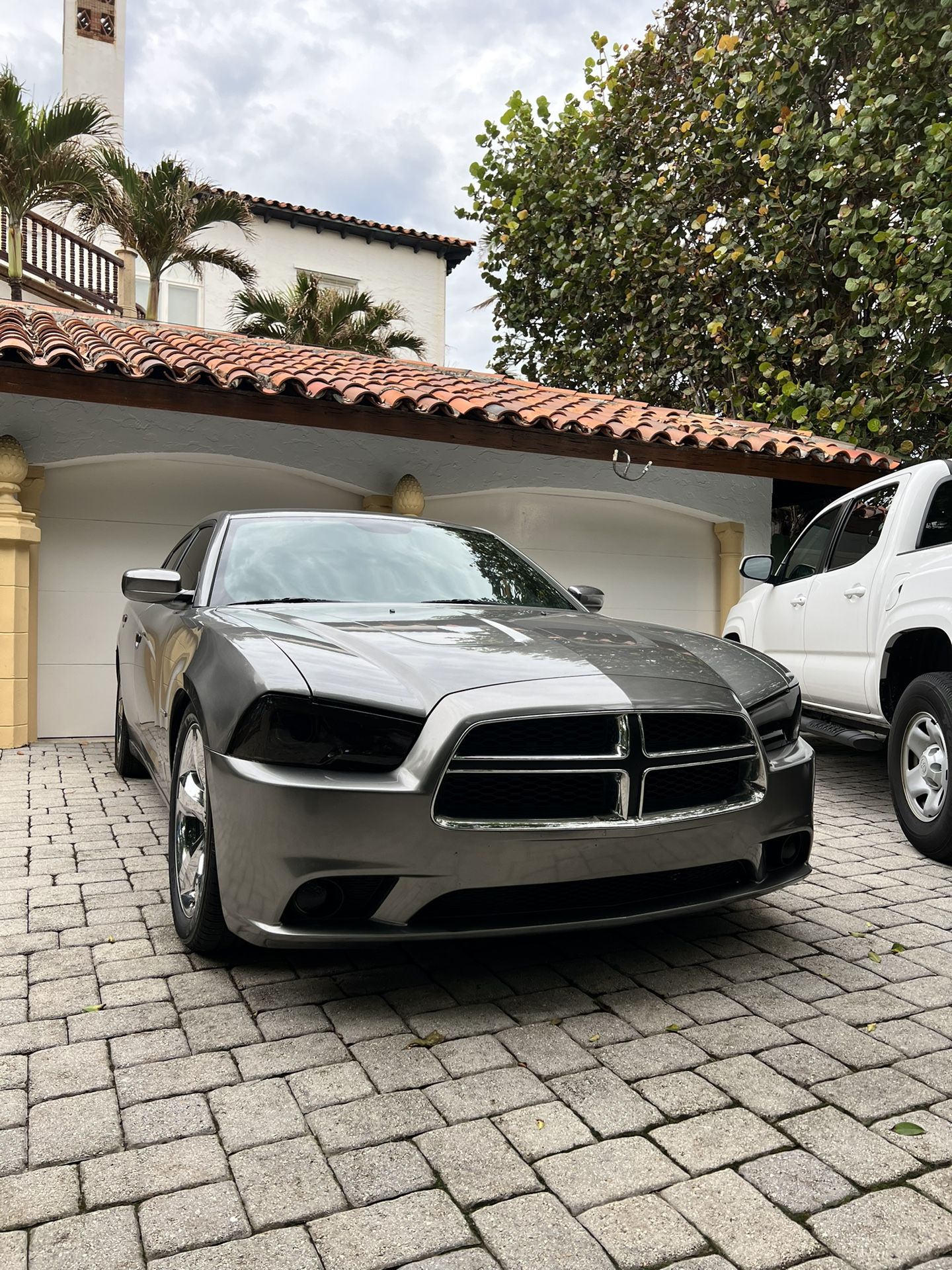 5.7 Hemi Charger 2013 Grey