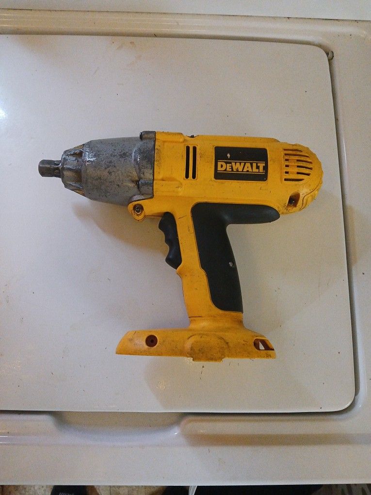 DEWALT 1/2 IMPACT WRENCH
