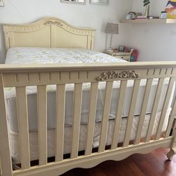 Bed frame ( size full)