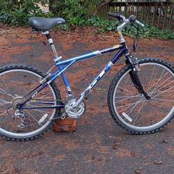 GT Outpost Trail 14.5" Small Frame 24 Speed Steel Mountain Bike 