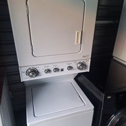 Labadora Y Secadora Whiirpool  De 24 Inch Trabajando Muy Bien En Excelente Condición 