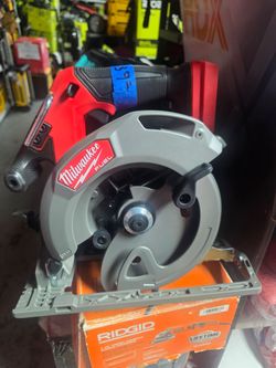 MIKWUAKEE M18 FUEL BRUHLESS 6-1/2 CIRCULAR SAW TOOL ONLY NEW