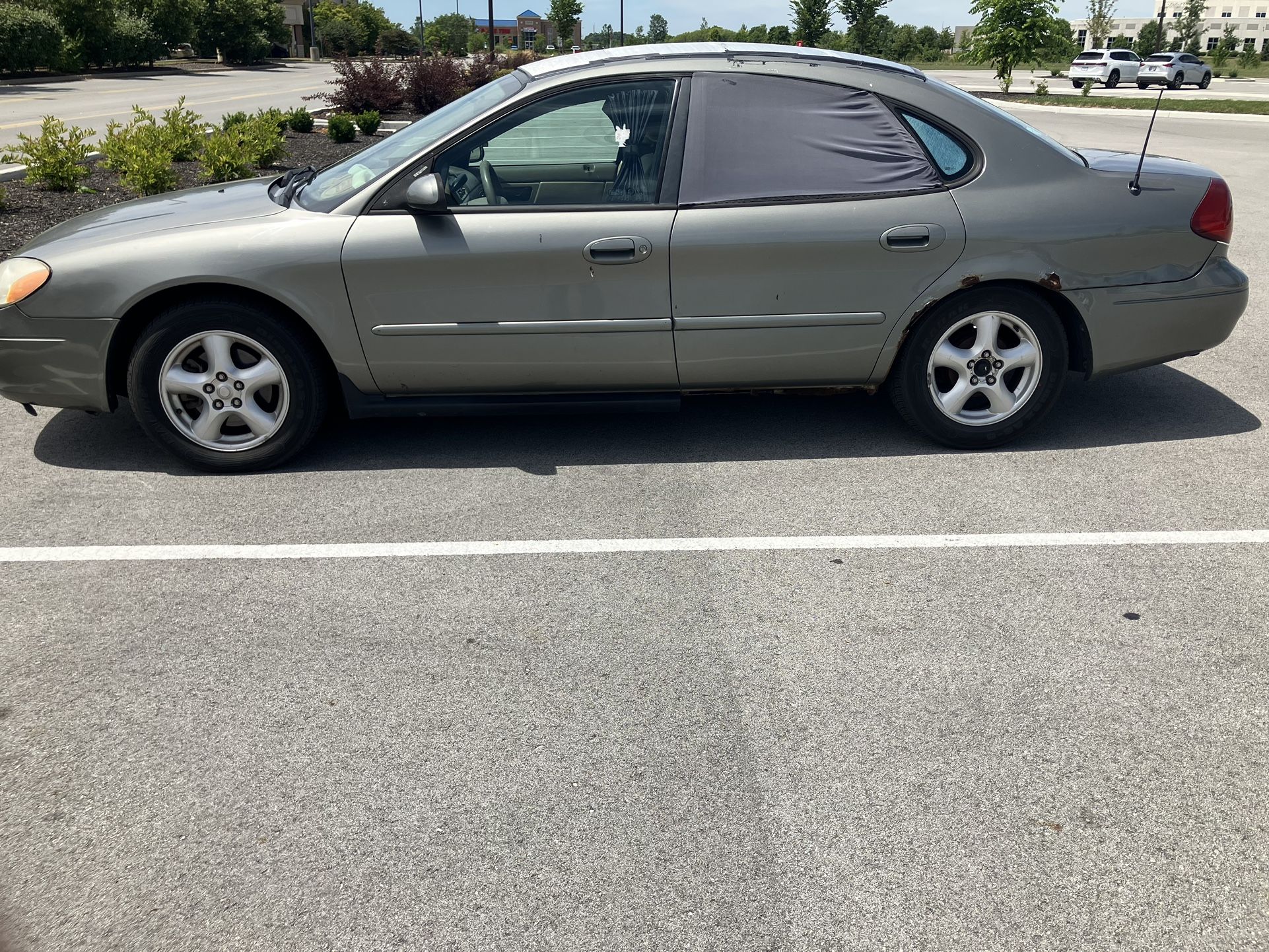 2003 Ford Taurus