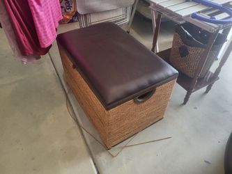 Storage containers