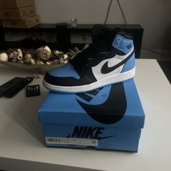Jordan 1 UNC Toe (Size 7Y)