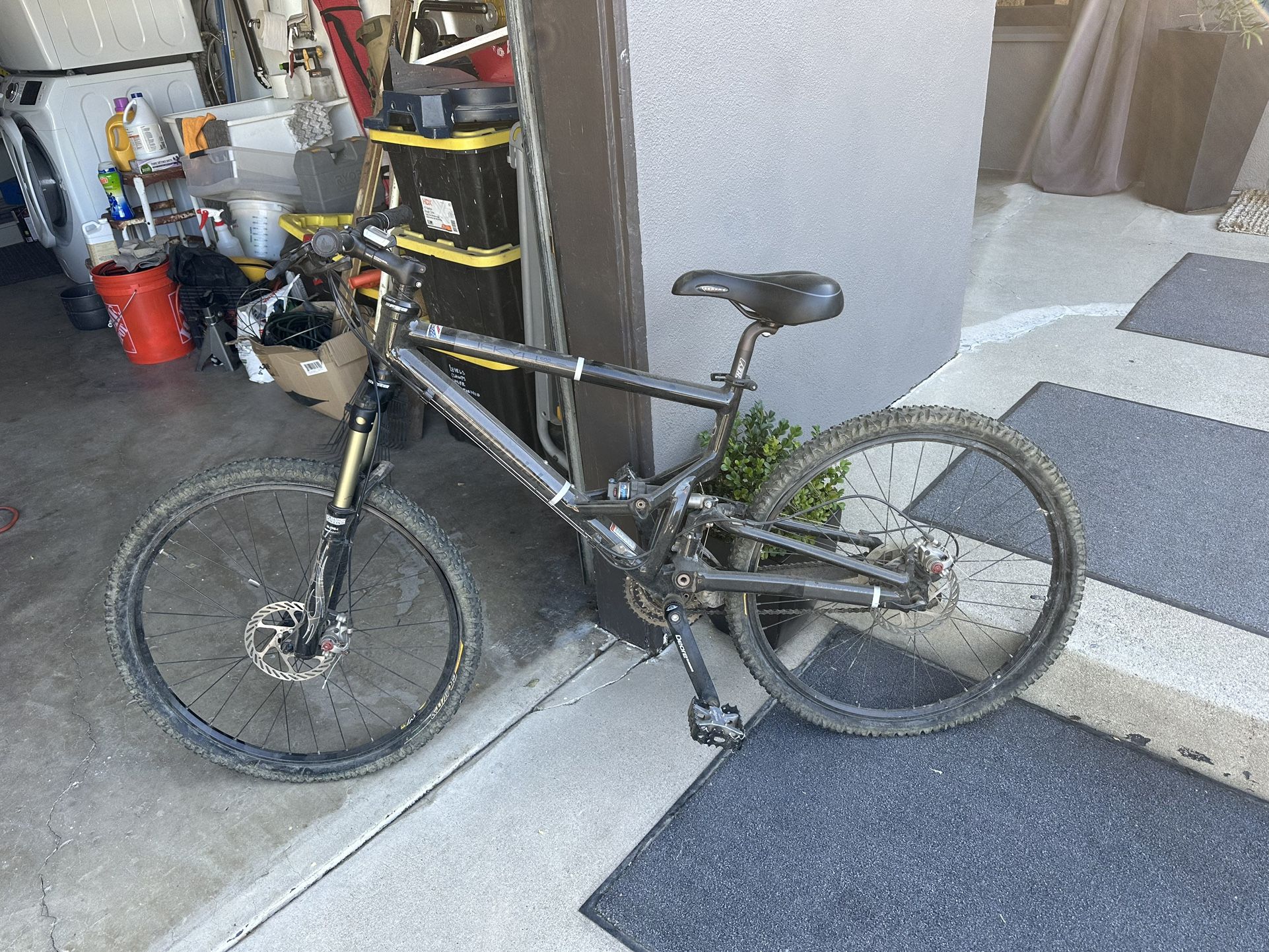 EROJEN CANOWA OLD MOUNTAIN ジェンガ 2002 Cannondale jekyLL 600 Mountain Bike Medium Frame for Sale in