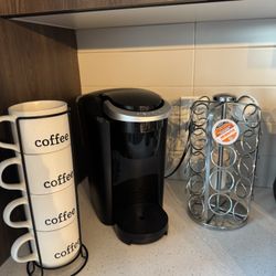 Coffee Machine, pods organizer and coffee cups