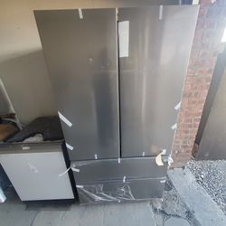 Vertazzanni  new  open box  36 inches 4 doors warranty  ready to deliver..