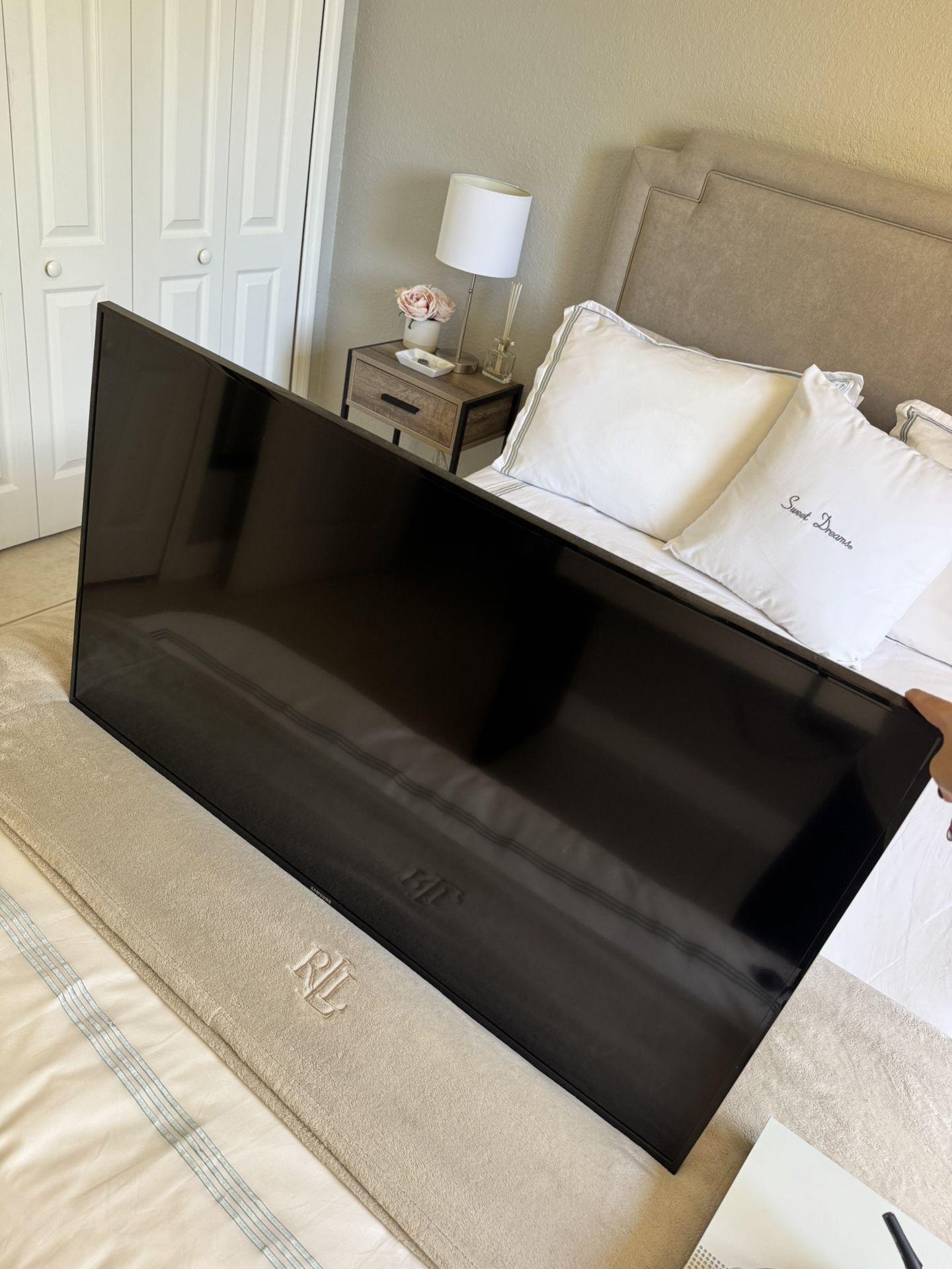 35' Samsung TV
