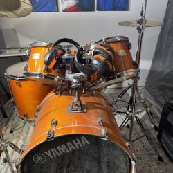 Drum Set Yamaha And Zildjian Plates Barely Used